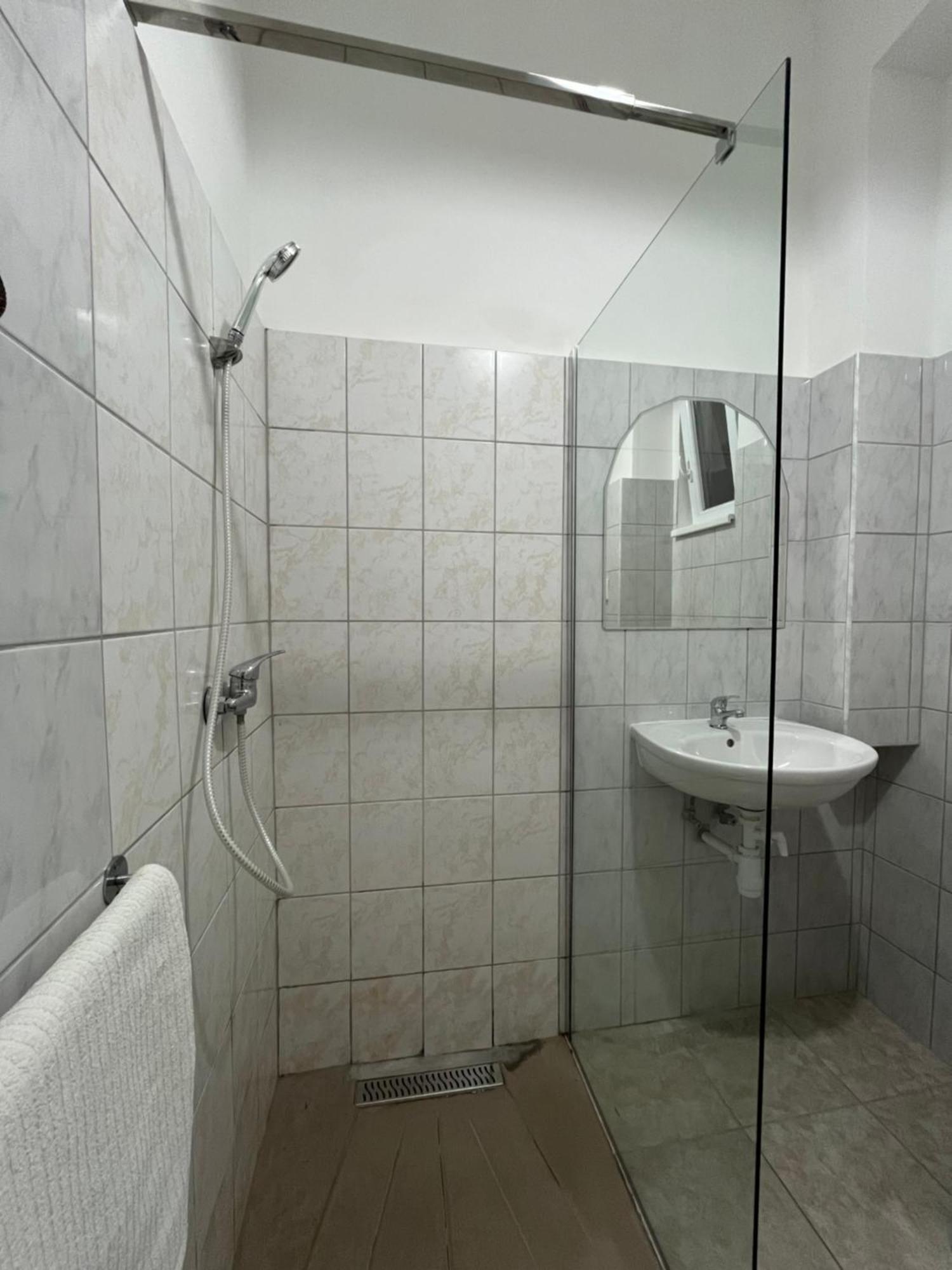 Ic Comfort Studio Apartment Garage Option
